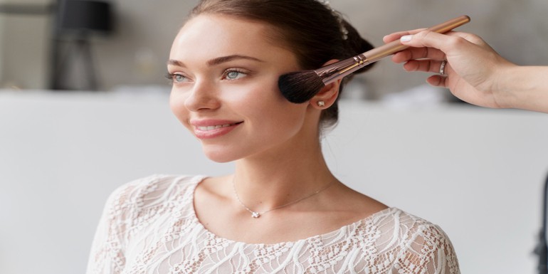 BELLEZA SIN QUÍMICOS: GUÍA COMPLETA DE COSMÉTICA NATURAL PARA TU BODA