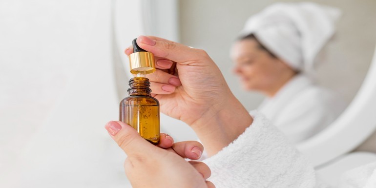 Los beneficios del aceite de camelia para la piel y el pelo