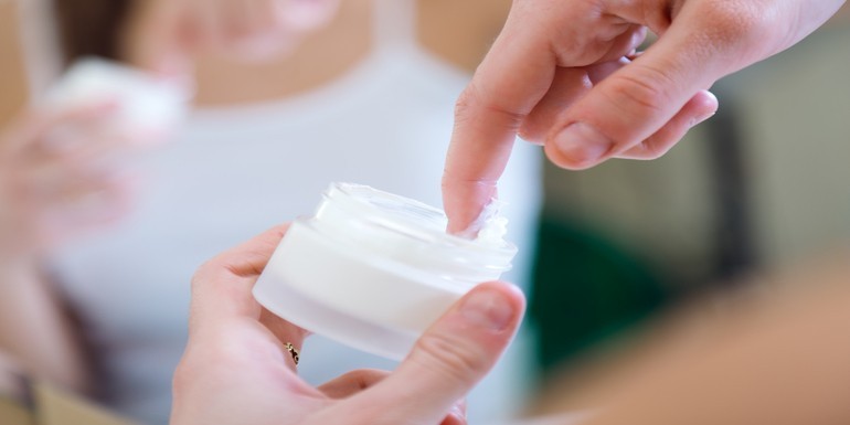 Cómo elegir una crema iluminadora para combatir las manchas en la piel