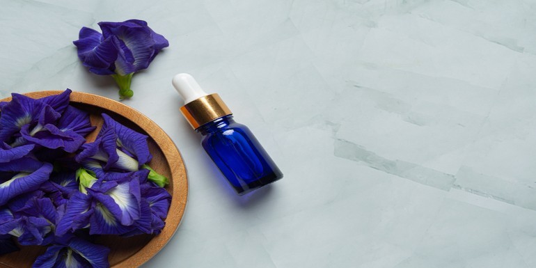 Cómo eliminar las arrugas con la línea genciana azul de Weleda