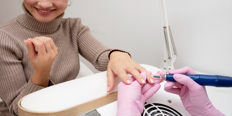 Los riesgos de inhalar polvo de uñas y cómo protegerte con un aspirador adecuado