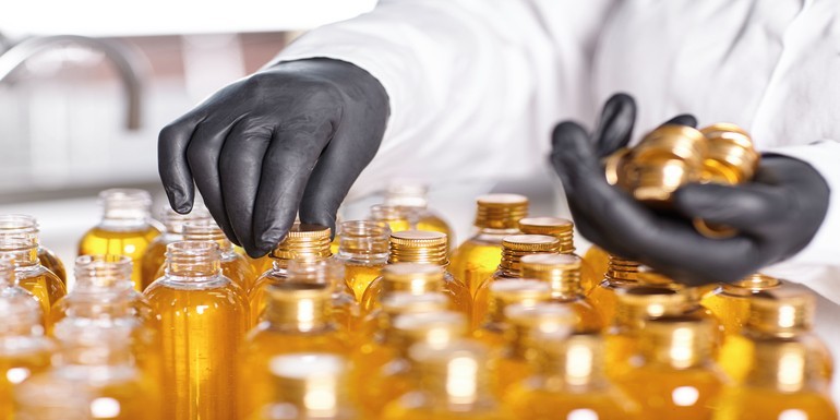 5 ventajas de trabajar con un laboratorio de cosmética a terceros