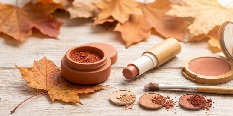 Rutina de maquillaje bio para otoño: De los corales a los tonos terracota.